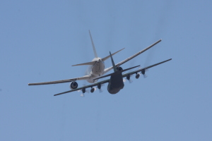 KC-767C-130Hɂ󒆋W