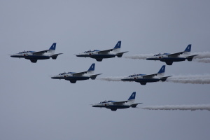 ブルーインパルスの6機編隊